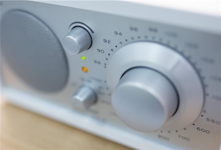 Bremerhaven: Drei Tage lang laute Musik - Polizeieinsatz Berlin: Ein Radio mit UKW- und MW-Empfang.