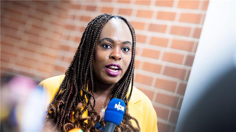Aus Sicht der Grünen-Landtagsabgeordneten Djenabou Diallo-Hartmann sollte statistisch erfasst werden, ob Schwarze häufiger von Polizeischüssen getroffen werden als Menschen anderer Hautfarbe. 
