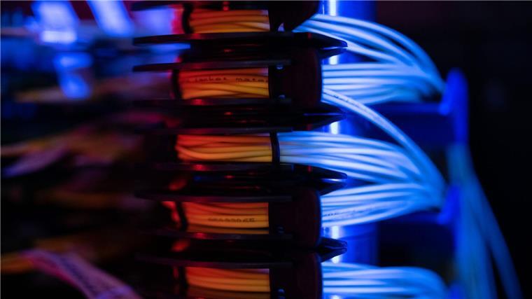 Aus Sicht von Bitkom-Präsident Ralf Wintergerst muss sich Deutschland aus einseitigen Abhängigkeiten lösen, auch bei digitaler Infrastruktur. (Symbolbild).