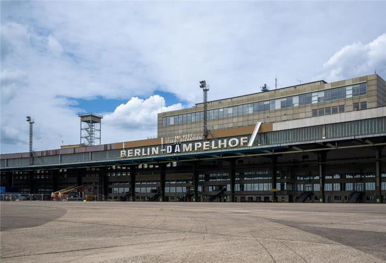 Berliner Band Die Ärzte macht alten Flughafen zu DÄmpelhof Aus Tempelhof wird DÄmpelhof