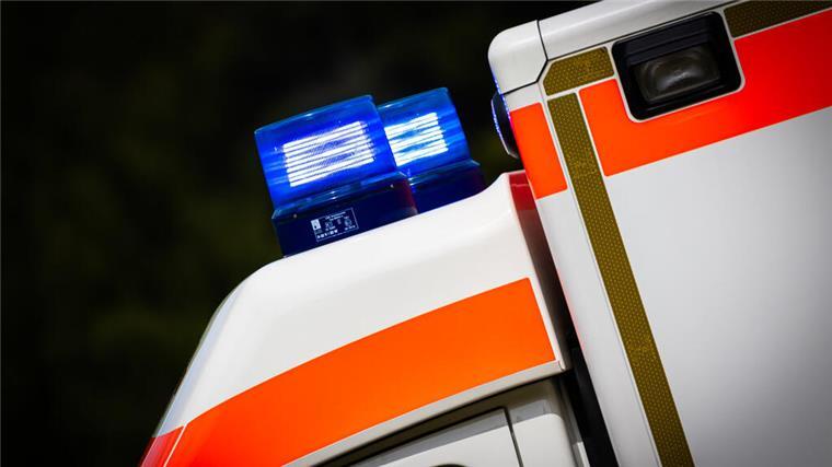 Update: Tödlicher Unfall auf Parkplatz in Cuxhaven Aus unbekannten Gründen wurde eine Fußgängerin von einem Lkw erfasst.