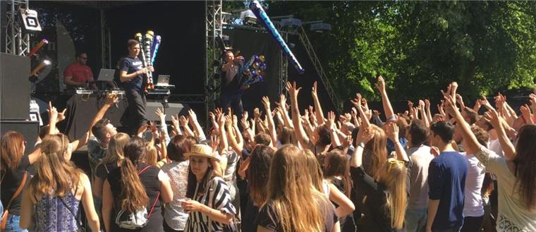 Beste Stimmung: Polizei muss bei Frühtanz in Steinau nur selten eingreifen Ausgelassene Stimmung beim Frühtanz in Steinau 2018.