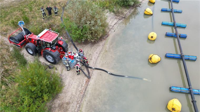 Spielerei oder Supergerät: Was kann ein Feuerwehr-Trecker? Ausgestattet werden kann der Trecker zum Beispiel mit einer Hochwasserpumpe.