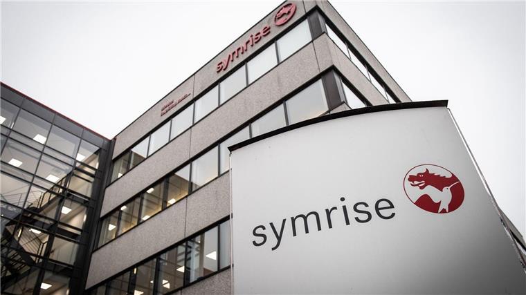 Symrise verdient 2023 weniger Außenansicht des Verwaltungsgebäudes der Symrise AG.