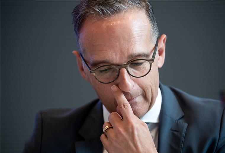 Außenminister Heiko Maas (SPD) sitzt zu Beginn der Sondersitzung des Auswärtigen Ausschusses zur Krise in Afghanistan im Deutschen Bundestag