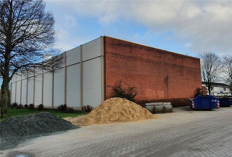 Nutzung nur noch gegen Kohle? Schiffdorf diskutiert über Sporthallen-Gebühr Außerschulische Nutzungsgebühren wie zum Beispiel für die Schulturnhalle Spaden, hier ein Archivbild, lehnte der Schiffdorfer Sportausschuss ab.
