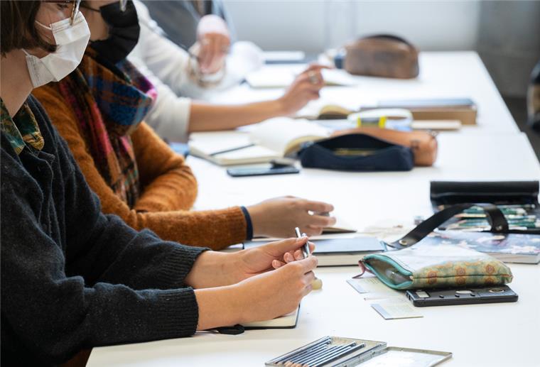 Duales Studium: In der Wesermarsch soll Berufsakademie entstehen Auszubildende sollen an der Berufsakademie nebenbei studieren können, ebenso Arbeitnehmer, die sich weiterbilden möchten.