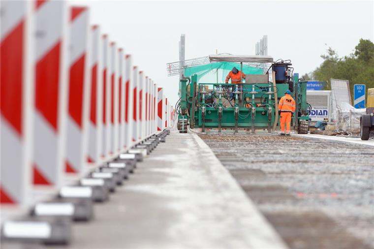 Bremerhaven: Autobahnbauer rücken auch 2019 an Autobahn-Baustelle auf der "Moorbrücke".