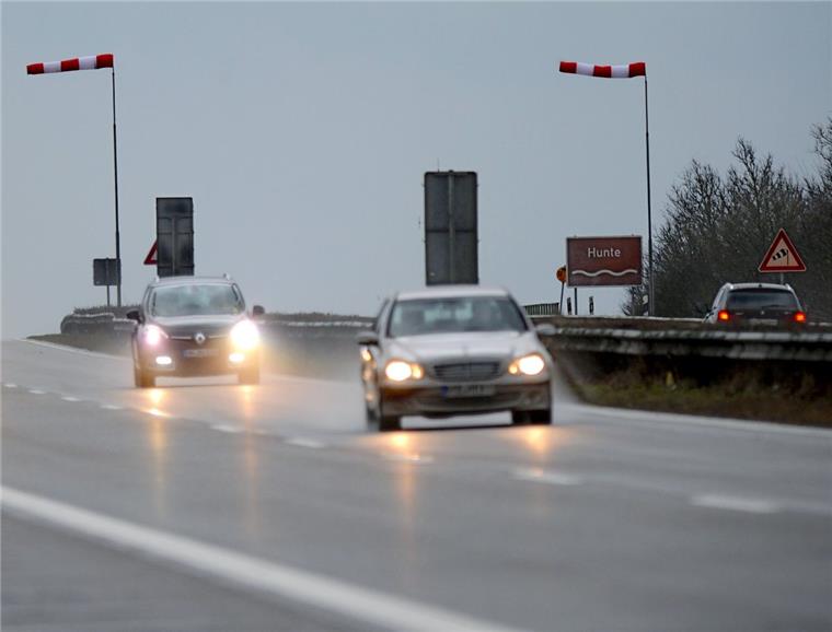 So sicher sind die Brücken in Niedersachsen und Bremen Autofahrer mit Höhenangst bekommen schon einmal ein mulmiges Gefühl, wenn sie über die Hunte-Brücke fahren.