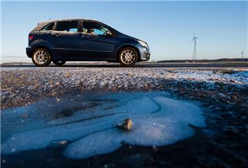 Autofahrer müssen mit winterlichen Straßenverhältnissen rechnen.