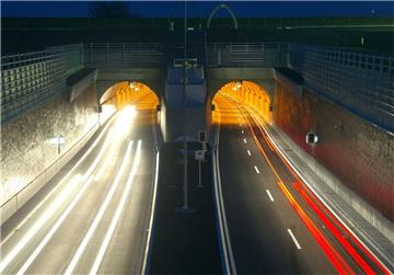 Autofahrer müssten im Juni und Juli ganz stark sein, denn der Wesertunnel ist phasenweise gesperrt.