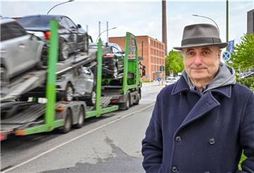 Autotransporter sind die schlimmsten Krachmacher, vor allem, wenn sie nicht beladen sind. Wenn die über die wellige Barkhausenstraße rumpeln, ist an Schlaf nicht zu denken, sagt Ralf Ekrowski.