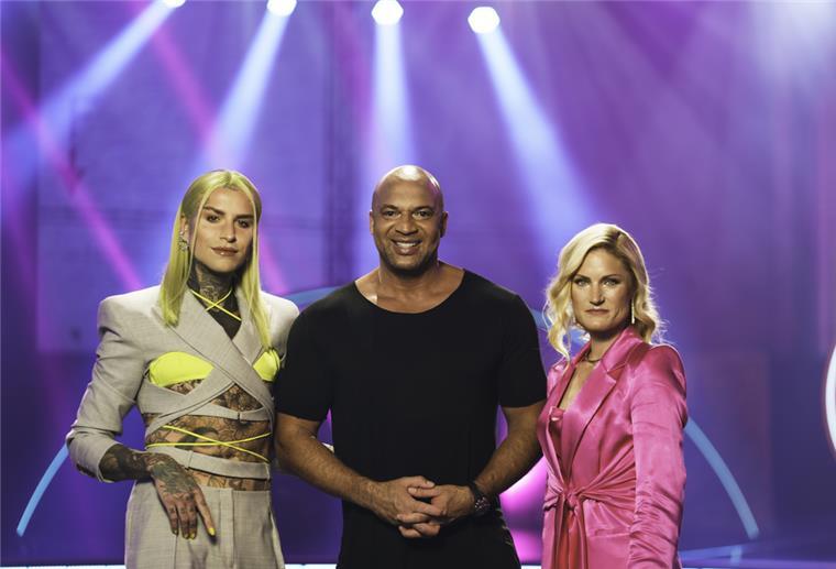 RTL2 setzt „Skate Fever“ mit Bremerhavener Jury-Mitglied ab Avi Jakobs (von links), Detlef, Soost und Constance Hoßfeld-Seedorf posieren für ein Foto.