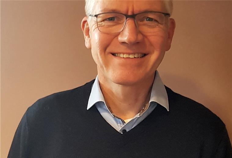 AWI-Meeresbiologe Dr. Magnus Lucassen ist auch Kreis-Schulelternsprecher und wegen des Kinder-Impfens im Austausch mit vielen verunsicherten Eltern. Seine eigene Tochter hängt im Alter selbst zwischen Baum und Borke, als noch nicht ganz 12-Jährige. Foto privat