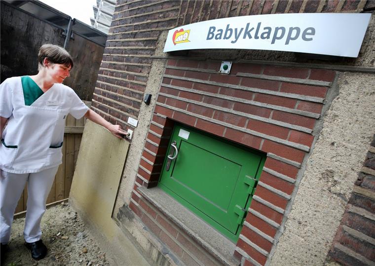 Babyklappen sollen verhindern, dass Kinder in gefährlichen Situationen ausgesetzt werden, wie es im Fall der kleinen Luise aus Stade geschehen ist. 