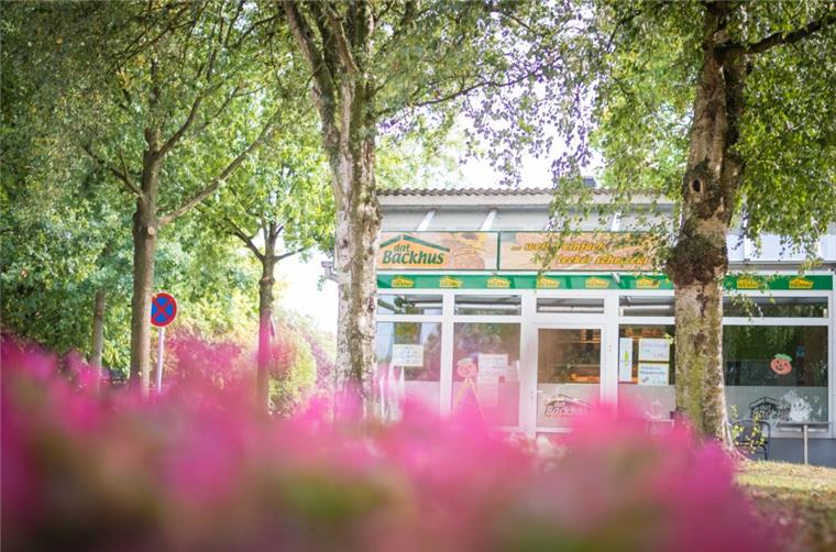 Überfall in Surheide: Räuber sperrt Verkäuferin in Toilette ein Backfiliale "dat Backhus" in Surheide ist überfallen worden.