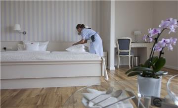 Badhotel Sternhagen: Übernachten im maritimen Landhausstil. Zimmermädchen Peggy ...