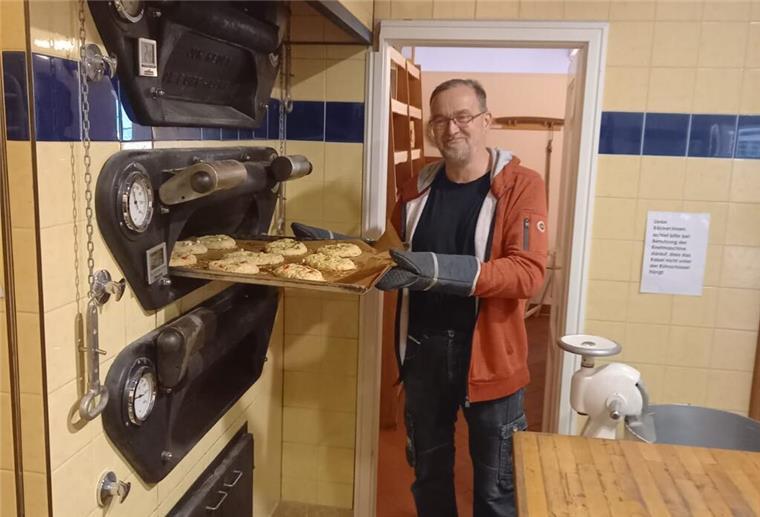 Heißes Programm: „Tag des offenen Denkmals“ beim Museum Moorseer Mühle Bäcker Dirk Wemken wird am 10. September den Ofen im Museum anheizen und besonderes Brot backen.