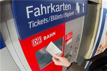 Bahnfahren kann ziemlich nerven. Vor allem, wenn es nicht möglich ist, sich ein Ticket zu ziehen. 