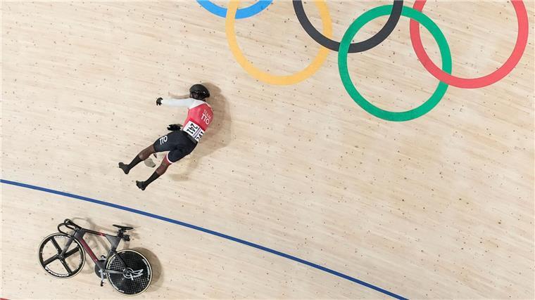 Schock bei Olympia: Bahnradfahrer schwer gestürzt Bahnradfahrer Kwesi Browne stürzte bei Olympia schwer.