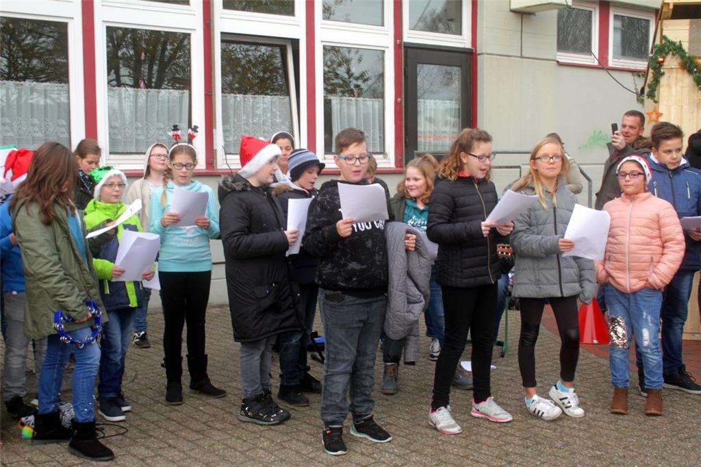 Bald ist Weihnachten: Beim Weihnachtsmarkt im Luisenhof gab es Geschenkideen, Le...