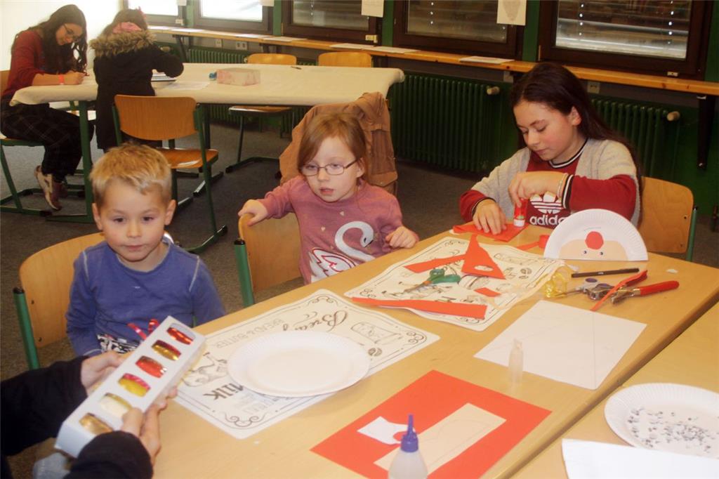 Bald ist Weihnachten: Beim Weihnachtsmarkt im Luisenhof gab es Geschenkideen, Le...