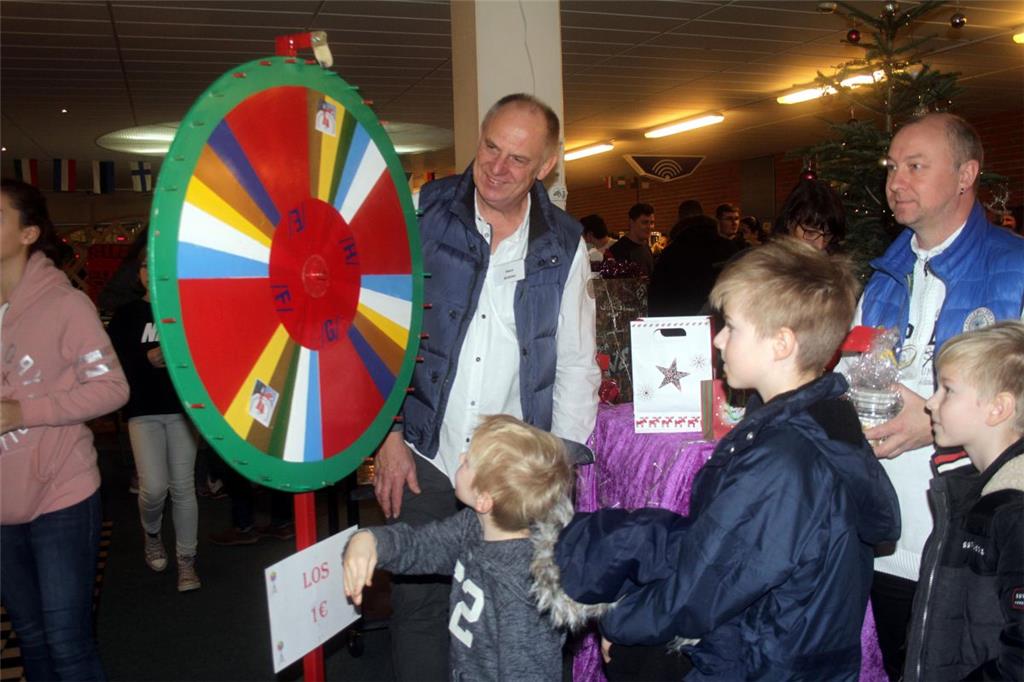 Bald ist Weihnachten: Beim Weihnachtsmarkt im Luisenhof gab es Geschenkideen, Le...
