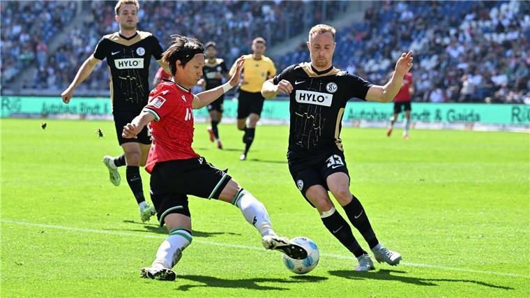 Hannover verpflichtet Abwehrspieler Neubauer von Elversberg Bald spielt Elversbergs Maurice Neubauer selbst in Hannover.