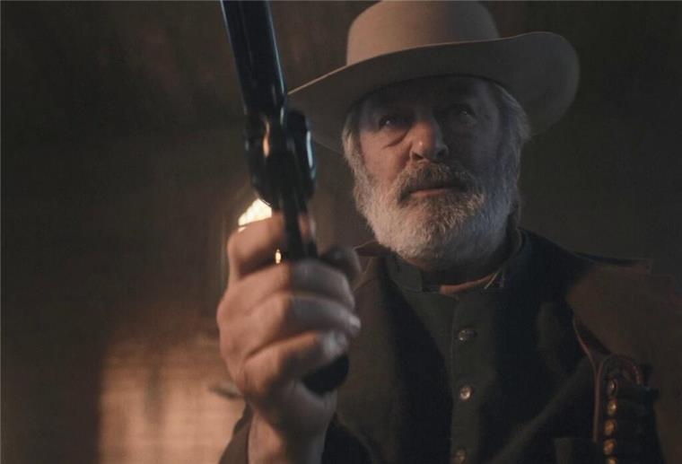 Todesschuss bei Western-Dreh: Alec Baldwin muss vor Gericht Dieses Videostandbild zeigt Alec Baldwin, Schauspieler aus den USA, während einer Übung zum Ziehen seines Revolvers.