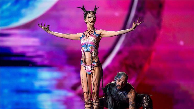 Irischer Act beim ESC muss Körperbemalung ändern Bambie Thug aus Irland beim ersten Halbfinale des Eurovision Song Contest (ESC) 2024 in der Malmö Arena.