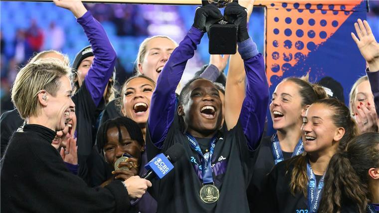 Großereignisse in Serie: Wer ist willkommen in Trumps USA? Barbra Banda (M) aus Sambia ist eine der besten Spielerinnen in der US-Frauenfußball-Liga. Wegen der Einreisebeschränkungen unter Donald Trump verzichtete sie auf einen Länderspiel-Trip.