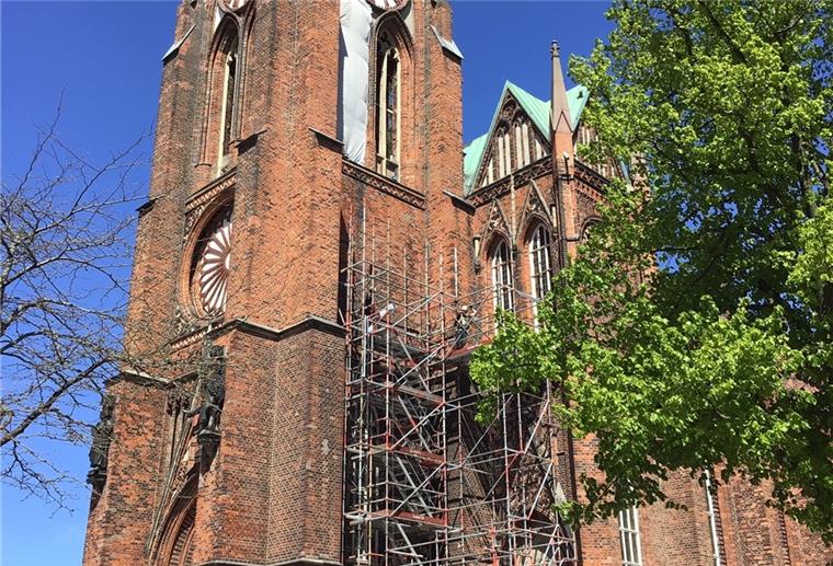 Baugerüst an der Bürgermeister-Smidt-Gedächtnis-Kirche, im Volksmund "Große Kirche" der Bremischen unierten Gemeinde: Mai 2020.
