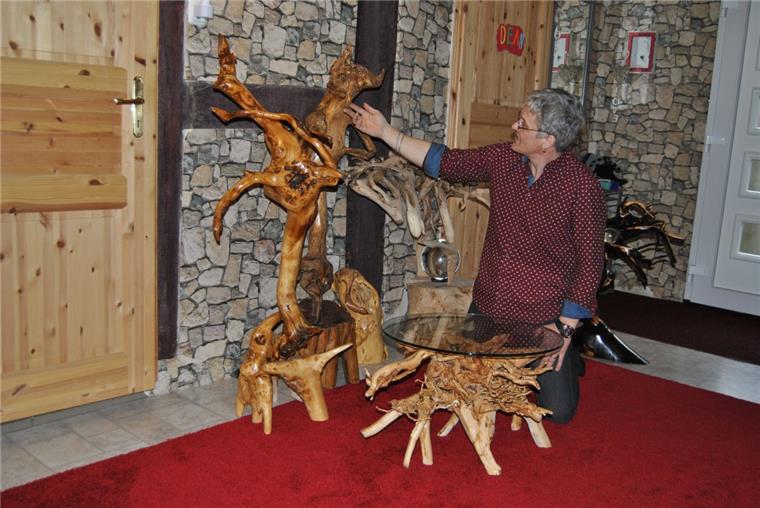 Dieser Hagener macht aus Baumwurzeln Kunst Baumwurzeln regen die Fantasie an. Jörg Prey aus Hagen gestaltet aus ihnen Kunstwerke.