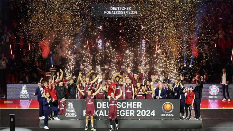 Bayern München kann in Weißenfels seinen Titel im Pokal verteidigen.