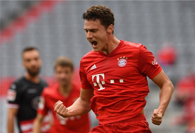 Meisterliche Bayern deklassieren Düsseldorf Bayern München legt wieder eine Torparade hin. Hier jubelt Benjamin Pavard über sein Tor zum 2:0.
