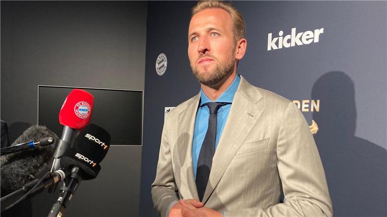Bayern-Torjäger Kane „stolz“ auf den „Goldenen Schuh“ Bayern-Torjäger Kane erhält den „Goldenen Schuh“