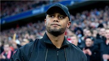 Bayern-Trainer Vincent Kompany würdigt Dikembe Mutombo mit emotionalen Worten.