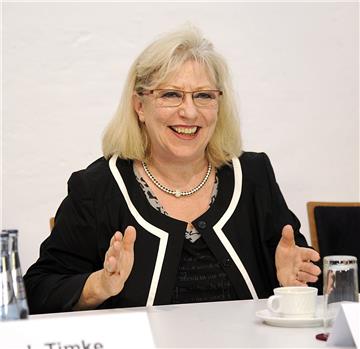 Beate Gissel-Baden fordert den amtierenden Oberbürgermeister Melf Grantz heraus.