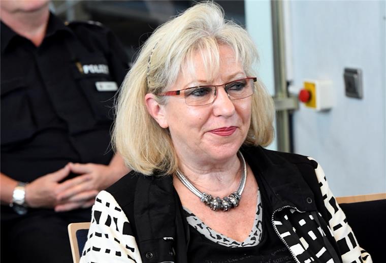 Gegen Briefgeheimnis verstoßen: Amtsleiterin muss 4000 Euro Strafe zahlen Beate Gissel-Baden hatte mehrfach gegen das Briefgeheimnis verstoßen und Post ihrer Mitarbeiter geöffnet. Dafür muss sie jetzt 4000 Euro Strafe zahlen.