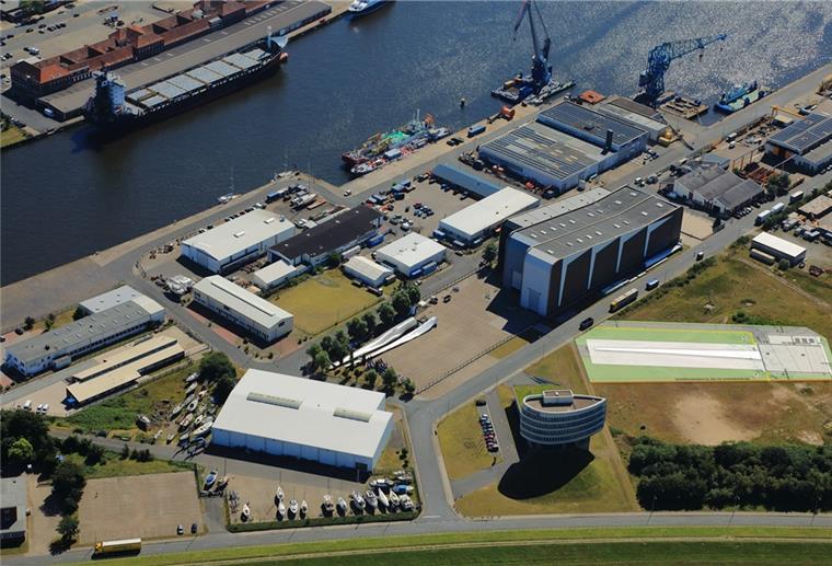 Beben den beiden Rotorblatt-Prüfhallen entsteht eine dritte Halle, in der XXL-Blätter untersucht werden sollen.