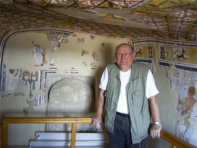 Bremervörder sammeln Daten über das alte Ägypten Begeistert von der Geschichte Ägyptens: Dieter Hein am Grab des Roy. Die 1822 entdeckte Ruhestätte gehört zu den Gräbern der Adligen in Theben-West und stammt aus der 18. Dynastie – der Zeit von Pharao Haremhab. Roy war königlicher Schreiber und Haushofmeister.