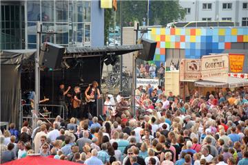 Begeisterte Donnerstagabend ihr Publikum beim Musiksommer im Schaufenster Fische...