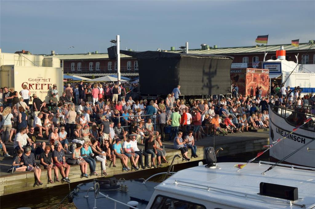 Begeisterte Donnerstagabend ihr Publikum beim Musiksommer im Schaufenster Fische...