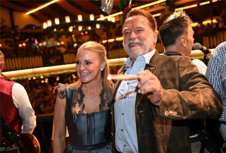 Begleitet wurde Schwarzenegger von seiner Lebensgefährtin Heather.