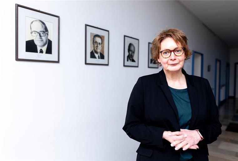 Innenministerin will Modernisierung von Polizei-Dienststellen angehen Innenministerin von Niedersachsen, steht in einem Flur im Innenministerium.