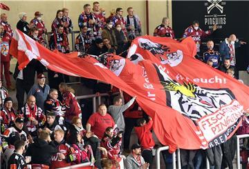 Bei 6:5-Sieg der Fischtown Pinguins gegen die Augsburger Panther waren zum vorerst letzten Mal in der Eisarena zugelassen.