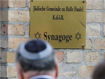 Bei Angriffen mitten in Halle an der Saale in Sachsen-Anhalt sind am Mittwoch vor einer Synagoge und in einem Döner-Imbiss zwei Menschen erschossen worden. 