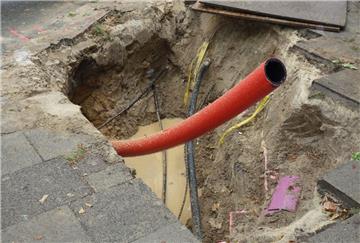 Bei Arbeiten in der Weserstraße in Wulsdorf wurde eine Gasleitung beschädigt.