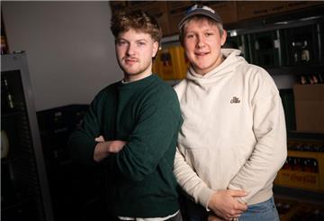 Bei Auftritten spricht sich die Rap-Crew öfter gegen Rechts und für Offenheit aus. 