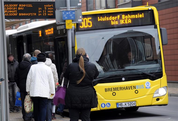 Bus von Bremerhaven Bus an einer Haltestelle.